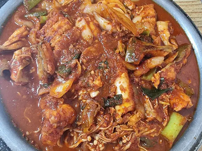 매기매운탕 안의 푸짐한 건더기들