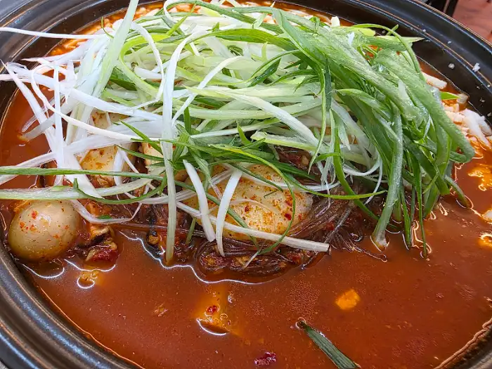 파채가 듬뿍 올라간 소갈비찜