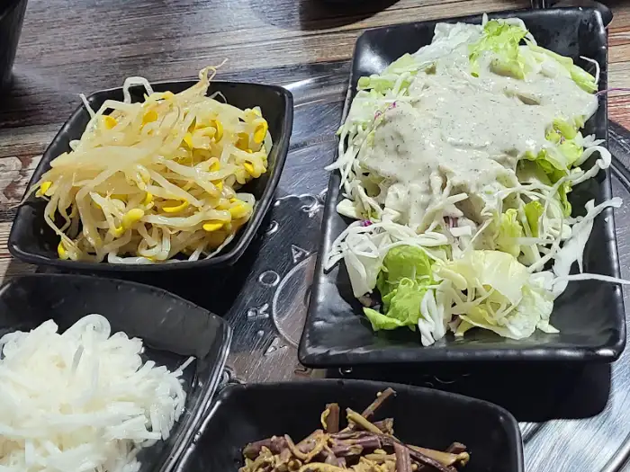 샐러드와 콩나물 무침