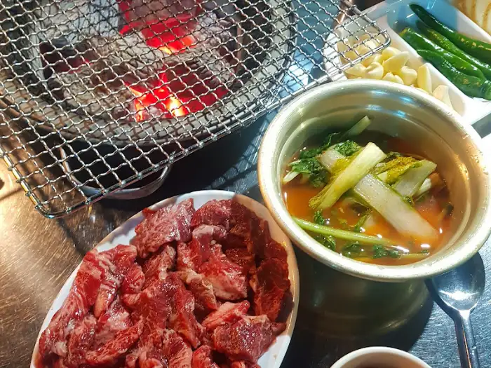 숯불 위 고기