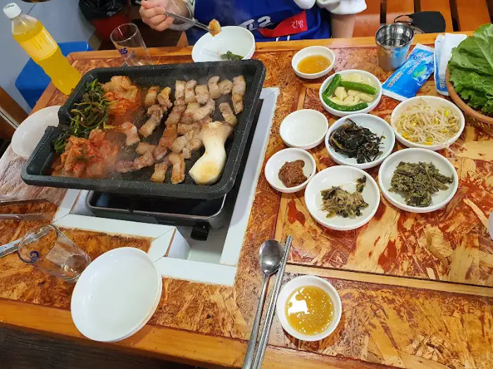 쌈무와 함께 즐길 수 있는 다양한 쌈 채소