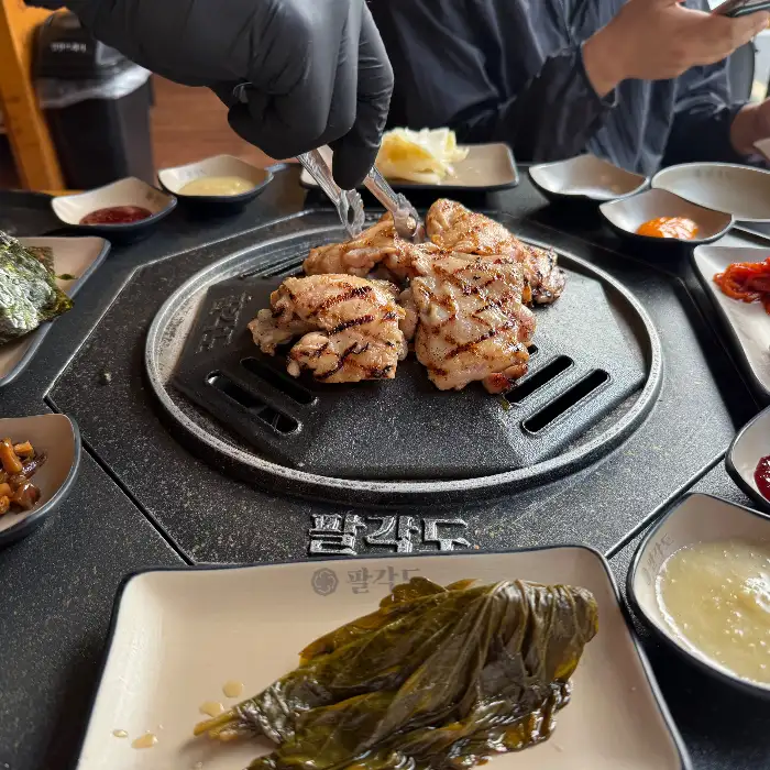 팔각도 내부 공간