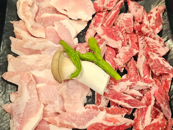 신선한 생갈비살과 항정살