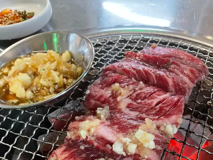 마늘 양념 소갈비와 소스