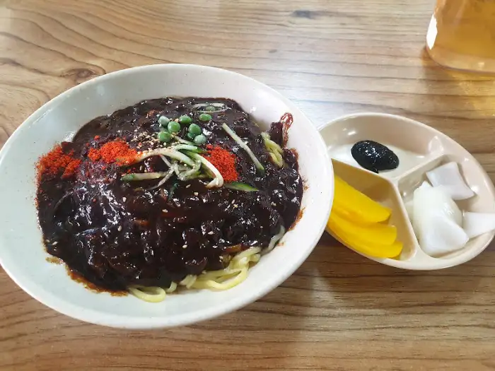 덕대반점 간짜장 비벼먹는 모습