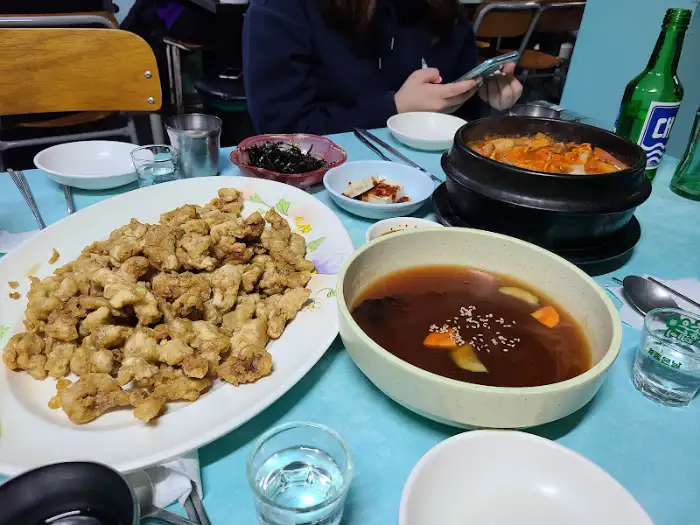푸짐하게 차려진 한 상