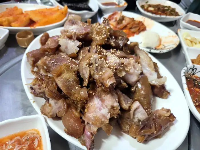 먹음직스러운 족발 접시