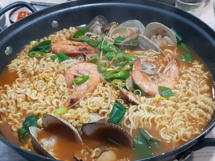 푸짐한 해물라면