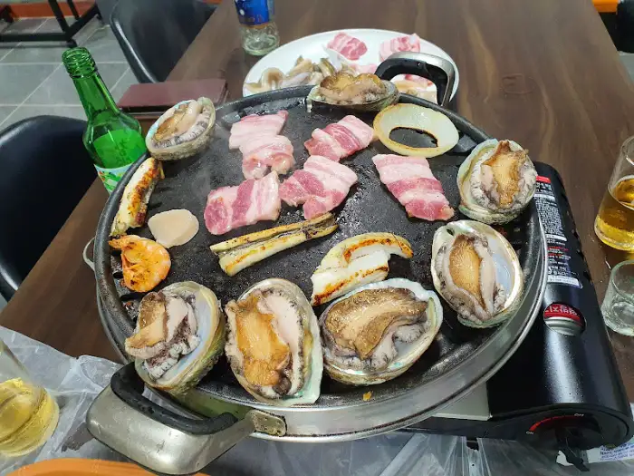 전복, 삼겹살, 해산물 삼합 구이