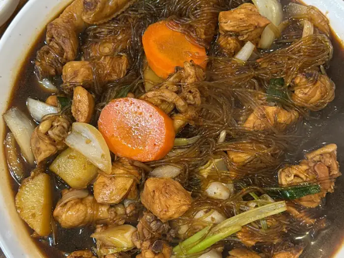 김이 모락모락 나는 안동 찜닭 클로즈업