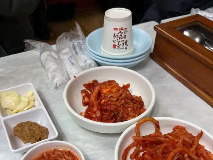 밑반찬과 컵