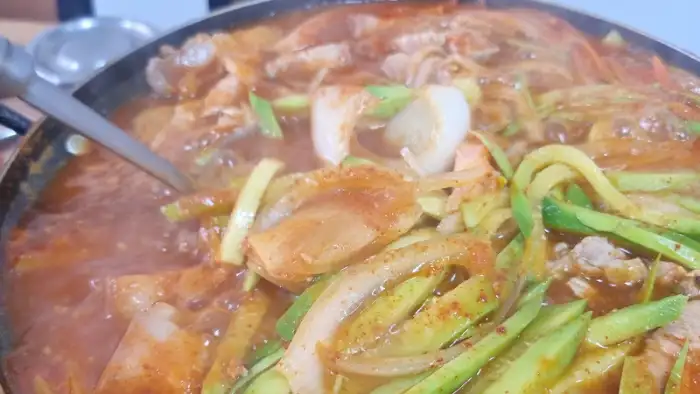 끓고 있는 찌개 요리