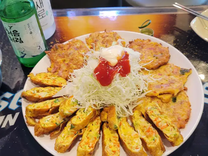 참치전과 계란말이, 소주 한 병