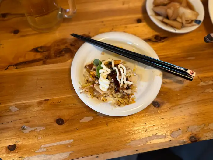 오코노미야키 접시 클로즈업