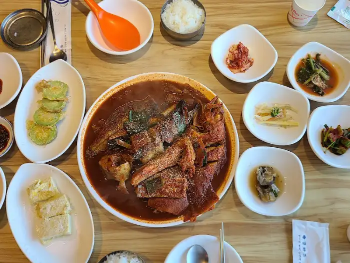 푸짐한 생선찜 한상차림