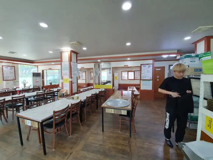 할매집 내부 홀 모습