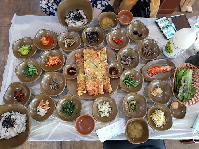 할매집 산채보리밥 한 상 차림