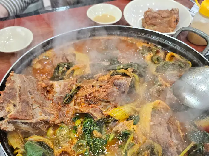 보글보글 끓고 있는 감자탕