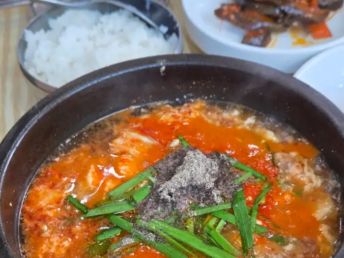 순두부찌개와 밥
