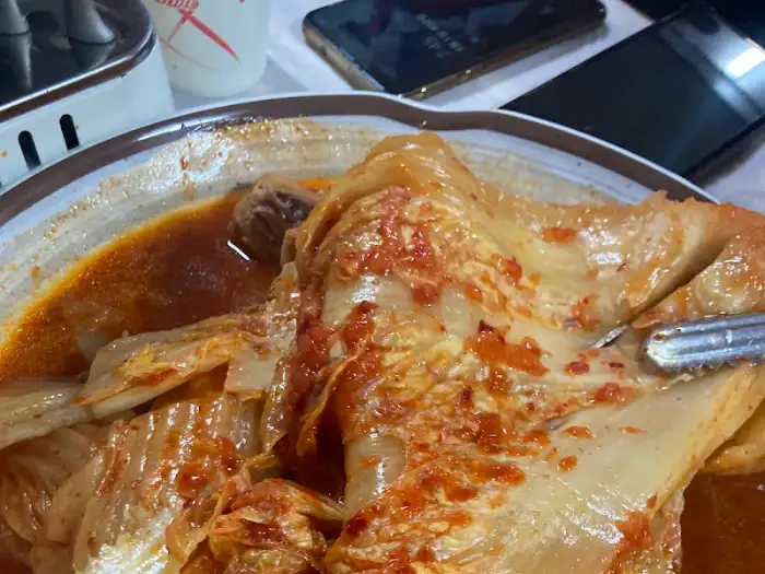 김치찜 냄비와 집게