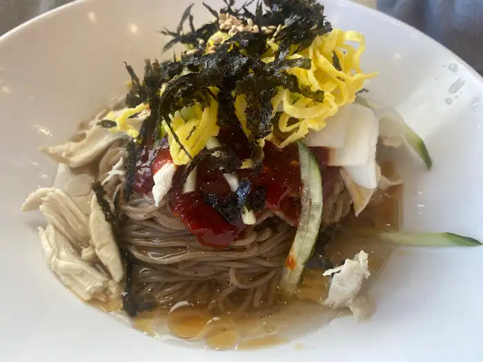 초계비빔국수 클로즈업
