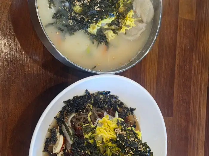 두 가지 국수 요리