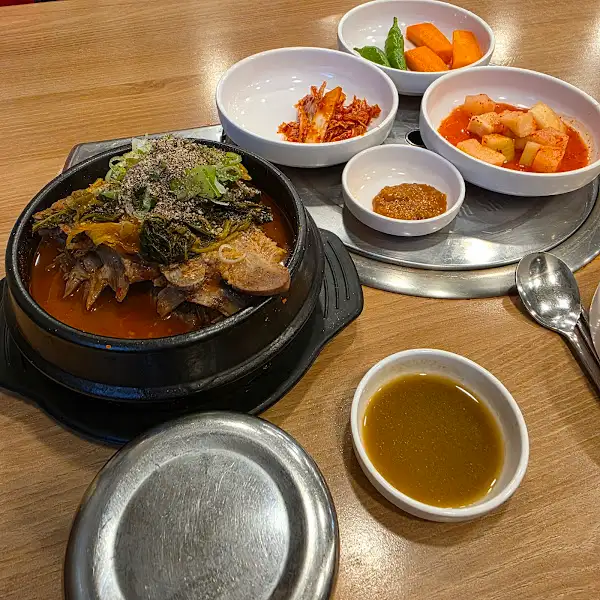 감자탕 한 상 차림