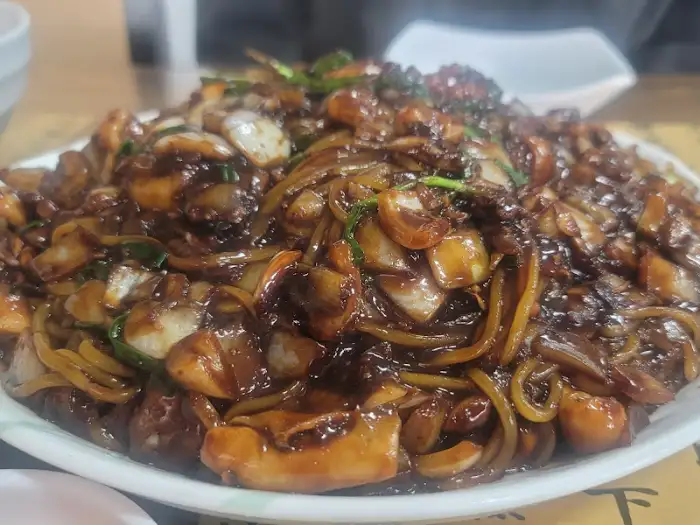 가까이서 본 쟁반짜장