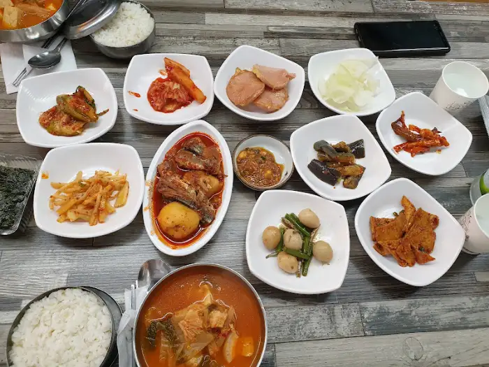 맛있게 졸여진 생선 조림