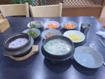 진한 국물의 깊은 맛, 뚝배기 가득 퍼지는 설렁탕의 비밀