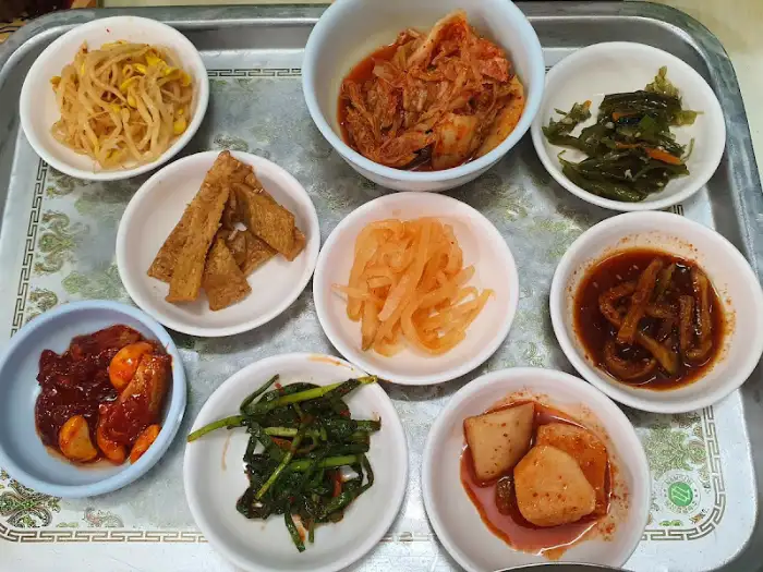 다양한 종류의 밑반찬