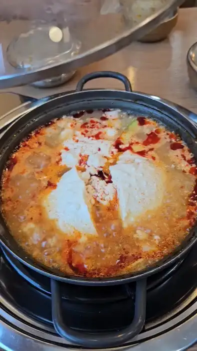 보글보글 끓는 순두부 전골 사진