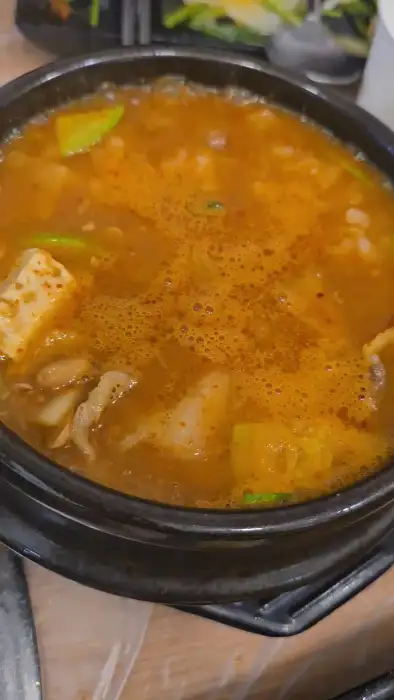 깊고 진해 보이는 된장찌개 클로즈업