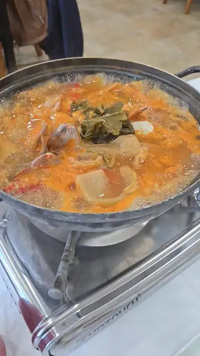 끓고 있는 게국지 모습