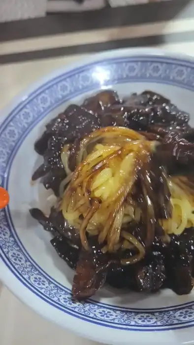 풍성한 해산물이 가득한 짬뽕