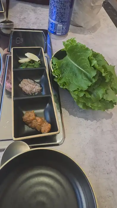 신선한 쌈 채소와 곁들임
