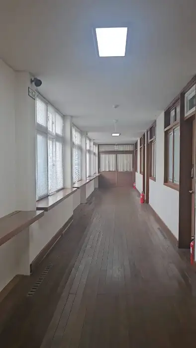 옛 학교 복도의 모습