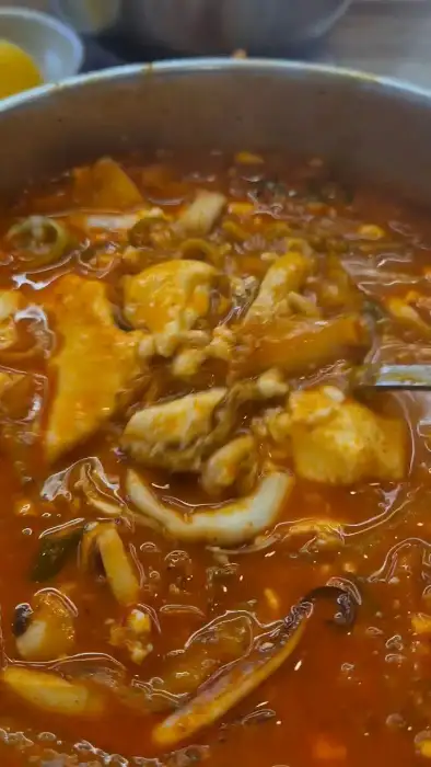 짬뽕 국물과 건더기