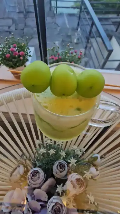 생과일로 만든 음료