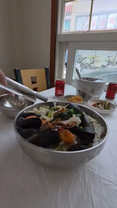 푸짐한 해물 칼국수