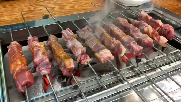 양꼬치 굽는 모습