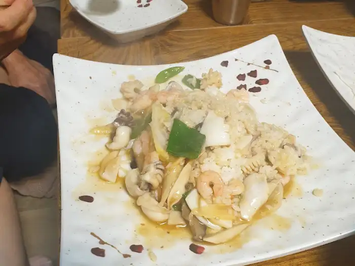 해산물과 밥이 어우러진 잡탕밥