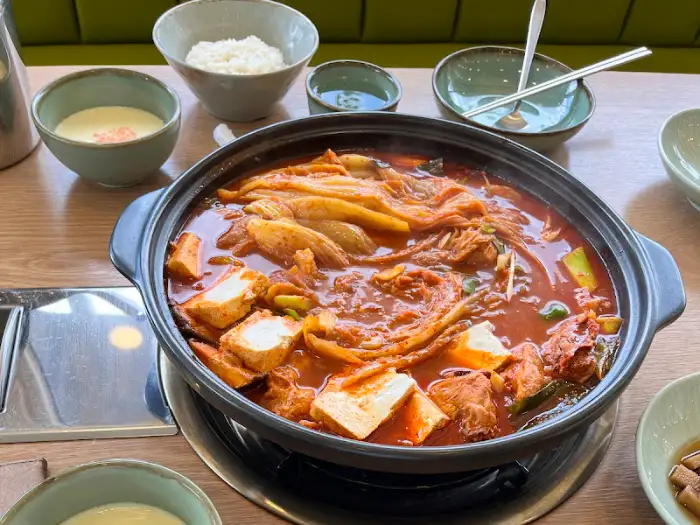 테이블 세팅과 닭볶음탕