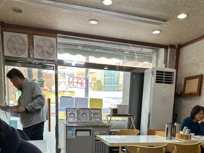 식당 내부의 모습