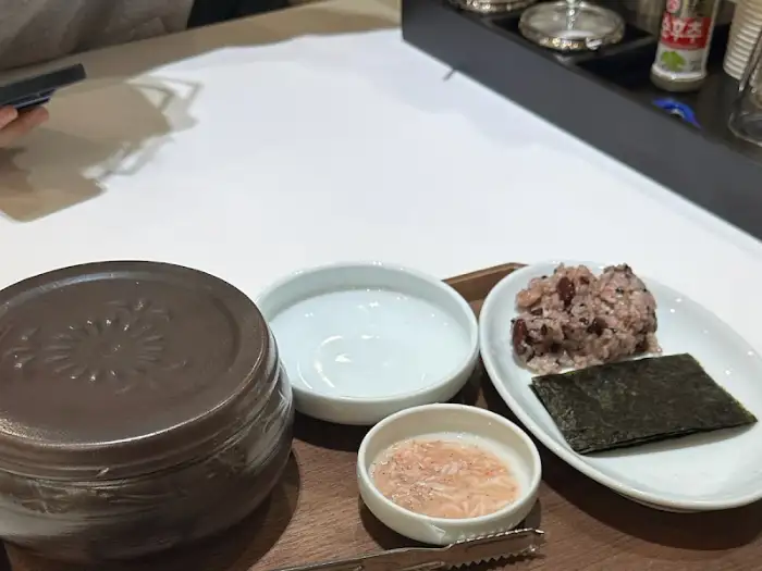 찰밥, 김, 쌈장 등 곁들임 찬
