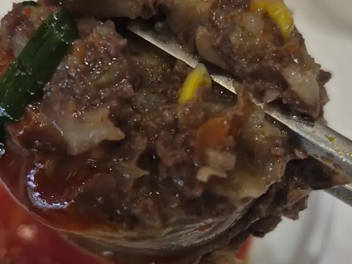 포크에 꽂힌 암뽕순대 단면