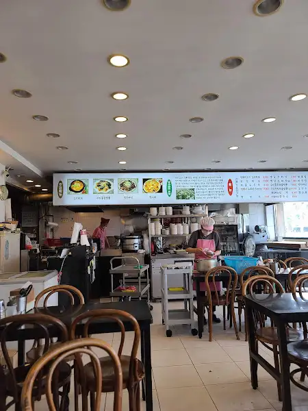김이 모락모락 나는 닭백숙