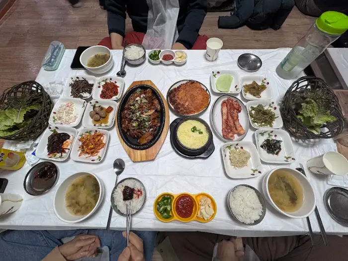 테이블 전체 상차림 사진