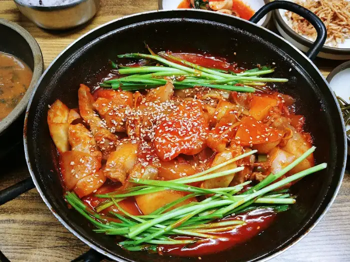 주물럭에 곁들여 먹는 밑반찬들