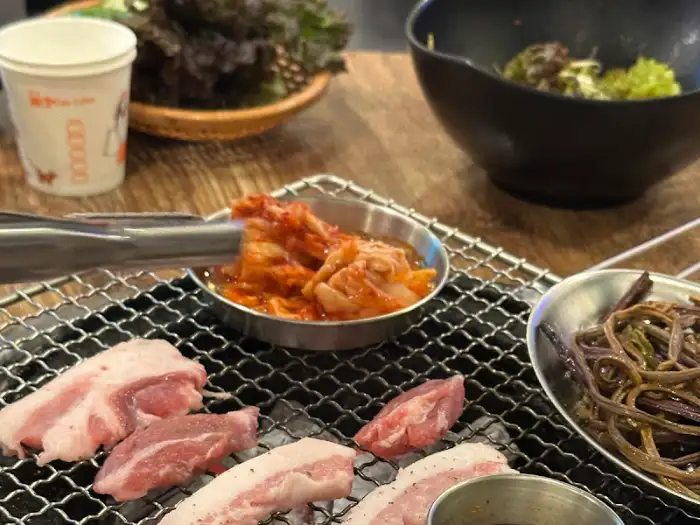 지글지글 구워지는 뒷고기